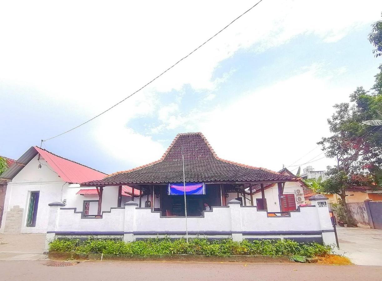 Reddoorz Syariah @ Ndalem Kembang Sore Джокякарта Екстериор снимка