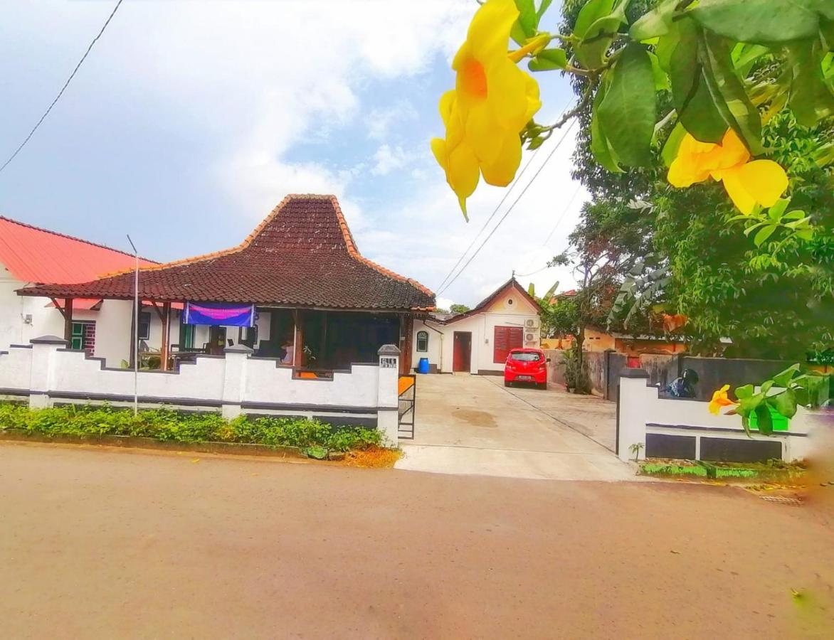 Reddoorz Syariah @ Ndalem Kembang Sore Джокякарта Екстериор снимка