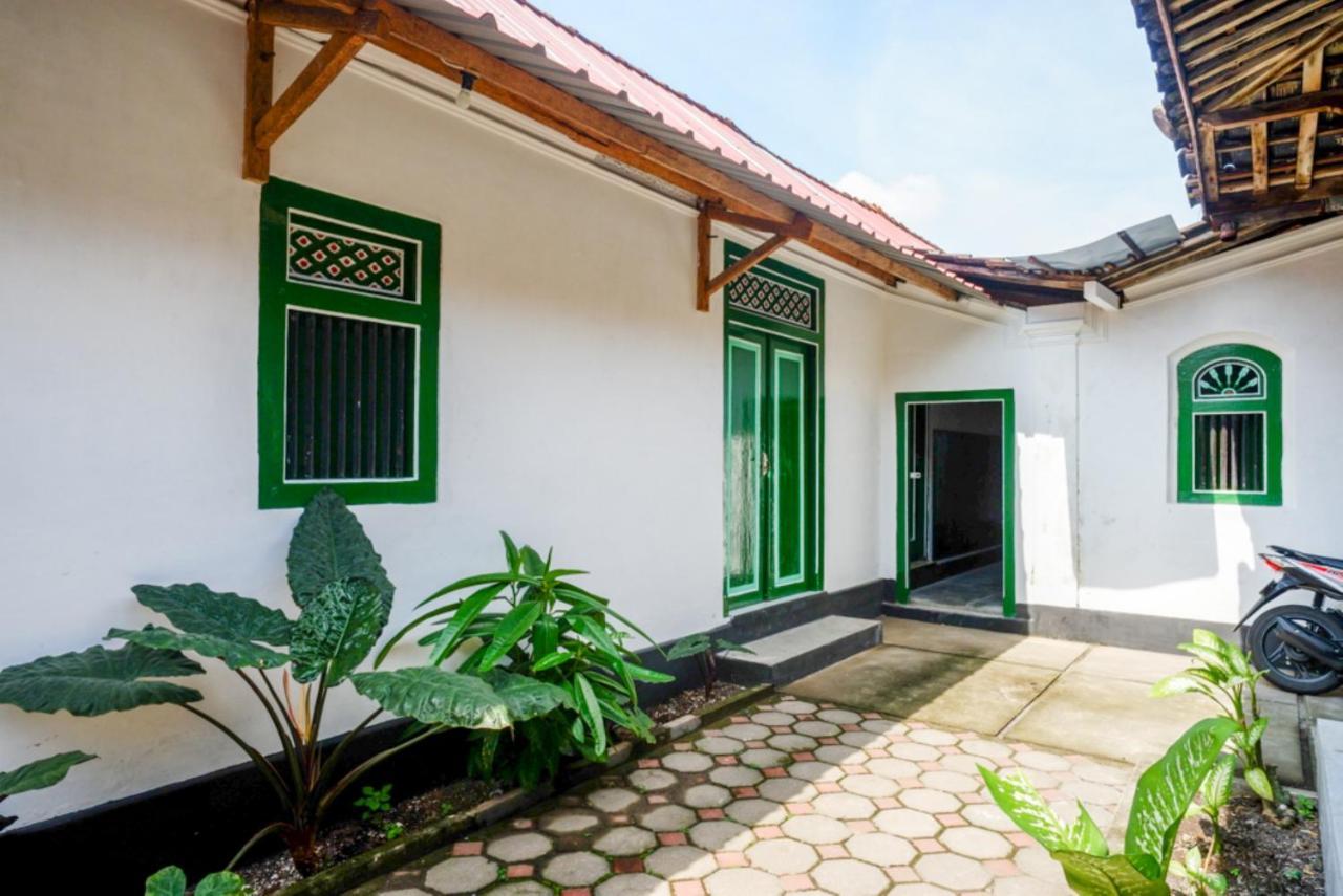 Reddoorz Syariah @ Ndalem Kembang Sore Джокякарта Екстериор снимка